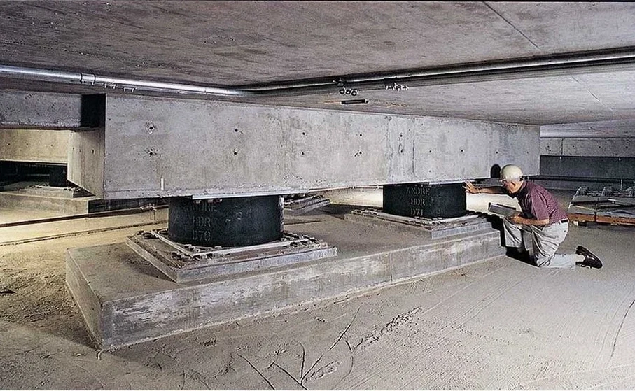 Diseño de aislación sísmica de base en Chiguayante: criterio técnico y normativa local